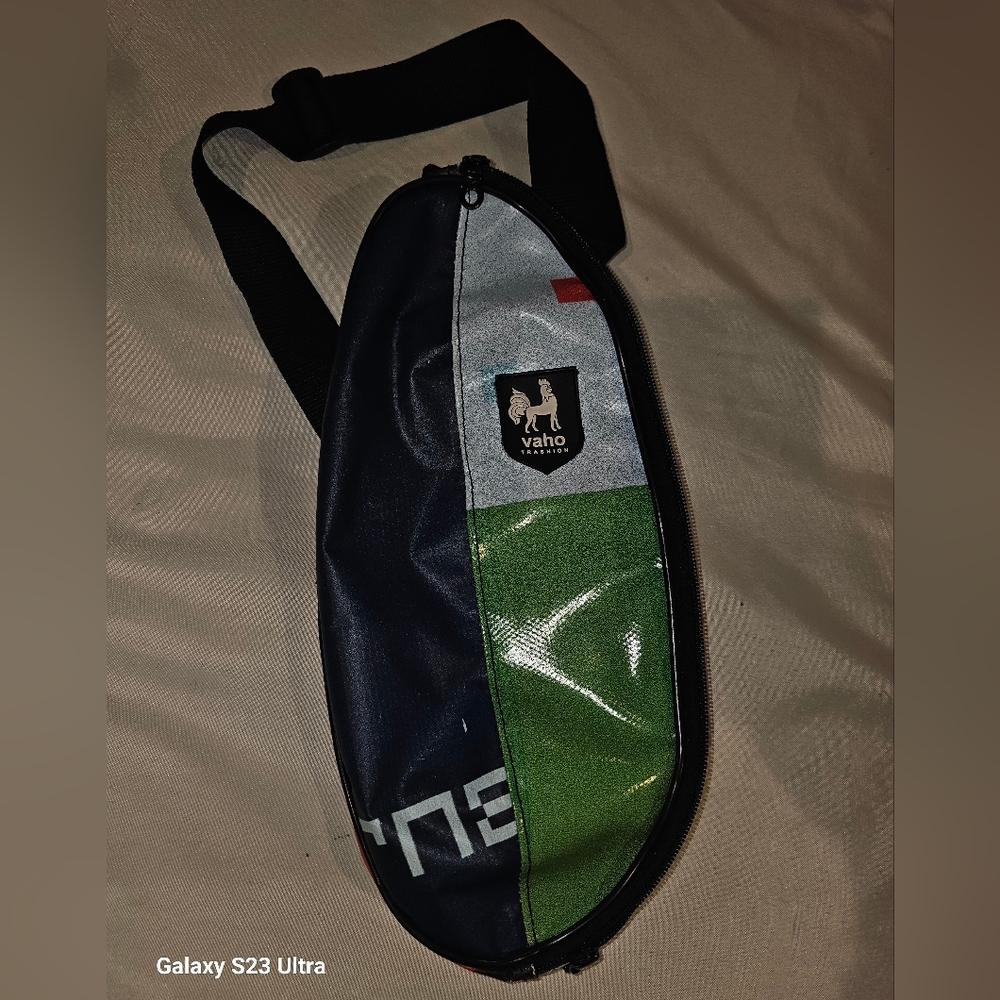 Vaho Trashion Sling Bag